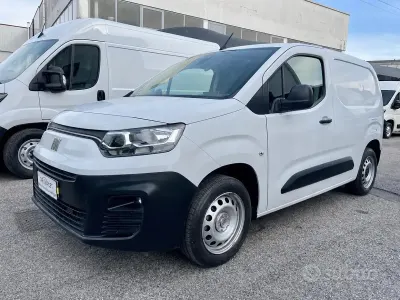 Usado Fiat Doblò 131 HP (96 kW) 2023 Branco Monovolume