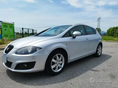 Usata Seat Leon 105 CV (77 kW) 2011 Grigio Utilitaria