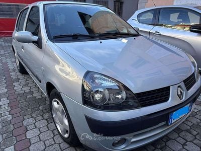 Usata Renault Clio II Privilege 75 CV (55 kW) 2003 Grigio Berlina
