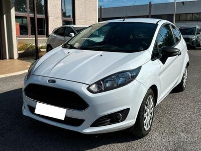 Usata Ford Fiesta 95 CV (69 kW) 2016 Bianco Furgone