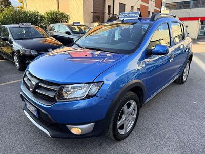Usata Dacia Sandero Prestige 90 CV (66 kW) 2015 Blu/azzurro Berlina