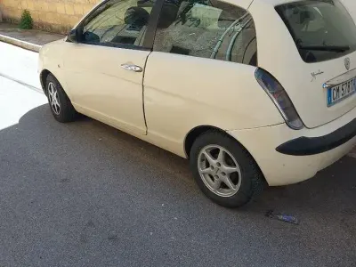 Usata Lancia Ypsilon 70 CV (51 kW) 2004 Utilitaria
