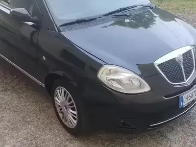 Usata Lancia Ypsilon 60 CV (44 kW) 2004 Nero Utilitaria