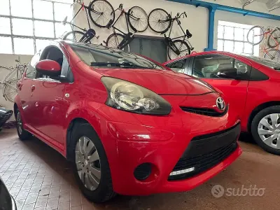 Usata Toyota Aygo Connect Style 68 CV (50 kW) 2012 Rosso Utilitaria