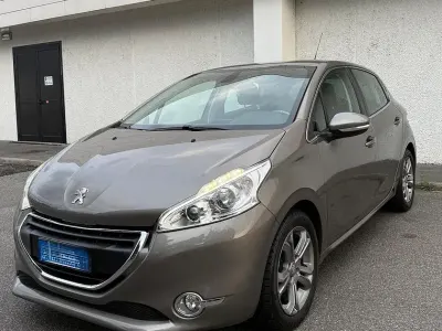 Usata Peugeot 208 Access 68 CV (50 kW) 2014 Marrone Utilitaria