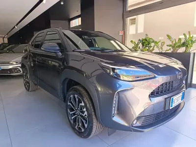 Nuova Toyota Yaris Hybrid Trend 92 CV (67 kW) 2026 Grigio Berlina