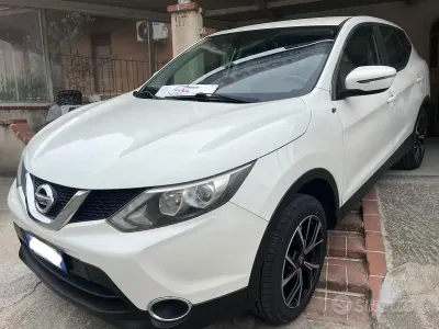 Usata Nissan Qashqai Tekna 131 CV (96 kW) 2017 Bianco SUV