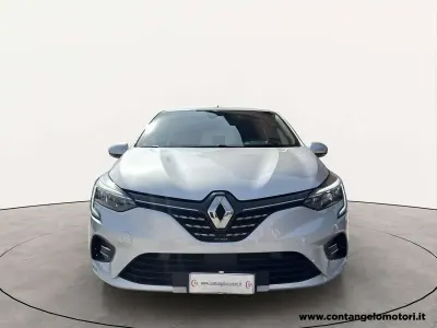 Käytetty Renault Clio V Intens 91 HP (66 kW) 2021 Hopea Sedan