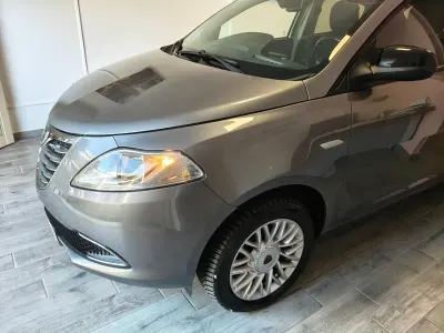 Usata Lancia Ypsilon Gold 80 CV (58 kW) 2013 Grigio Utilitaria