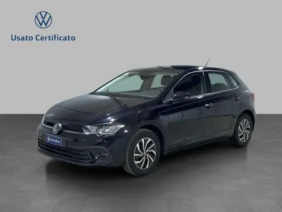 Usata VW Polo Life 80 CV (58 kW) 2023 Deep black perlato Utilitaria