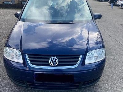 Käytetty VW Touran 115 HP (84 kW) 2006 Sininen Tila-auto