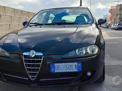 Usata Alfa Romeo 147 150 CV (110 kW) 2006 Marrone Utilitaria