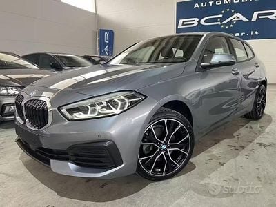 Begagnad BMW 118 Advantage 136 HK (100 kW) 2022 Grå Halvkombi