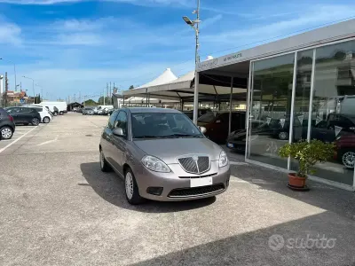 Usata Lancia Ypsilon 77 CV (56 kW) 2010 Viola Utilitaria