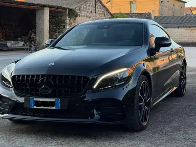 Usado Mercedes C220 Premium 194 CV (142 kW) 2019 Negro Coupe