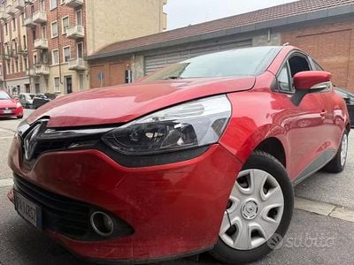 Usado Renault Clio IV 75 CV (55 kW) 2015 Rojo Berlina
