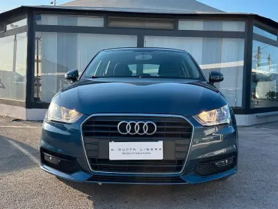 Usata Audi A1 Attraction 90 CV (66 kW) 2015 Blu Utilitaria