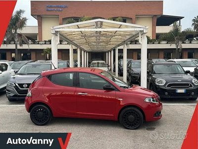 Usado Lancia Ypsilon S 69 HP (50 kW) 2022 Vermelho Citadino