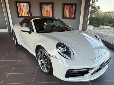 Usata Porsche 911 Carrera 4S Cabriolet 450 CV (330 kW) 2019 Gridio gesso Cabrio