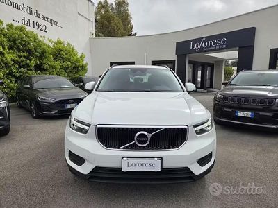 Usata Volvo XC40 Business Edition 150 CV (110 kW) 2020 Bianco pastello SUV