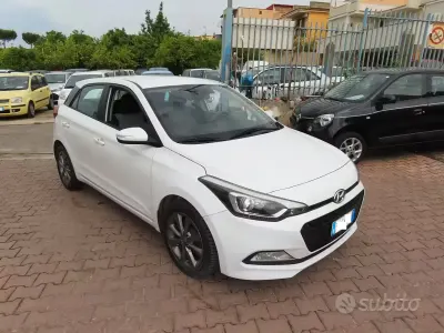 Usata Hyundai i20 Style 90 CV (66 kW) 2015 Bianco Berlina