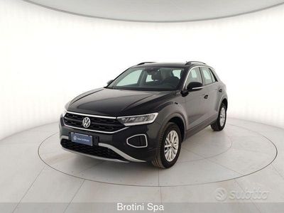 Usata VW T-Roc Life 150 CV (110 kW) 2024 Grigio SUV