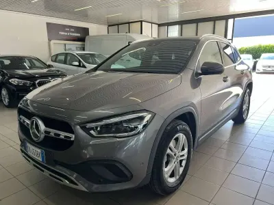 Usata Mercedes GLA200 150 CV (110 kW) 2023 Grigio SUV