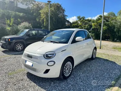 Usata Fiat 500e Action 42 kW (58 CV) 2023 Bianco Berlina