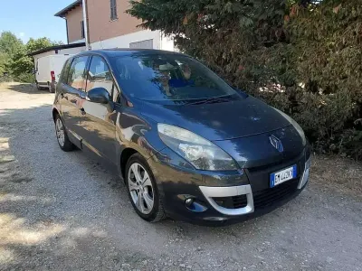 Usata Renault Scénic III Luxe 110 CV (80 kW) 2012 Nero Monovolume