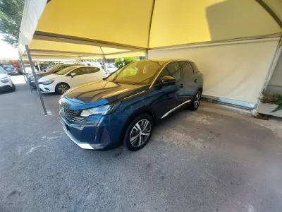 Usata Peugeot 3008 GT 131 CV (96 kW) 2023 Blu/azzurro SUV