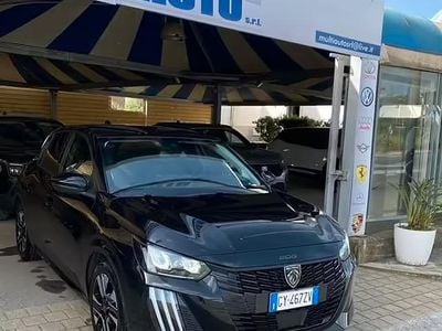 Usata Peugeot 208 Allure 100 CV (73 kW) 2025 Nero Utilitaria