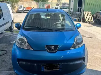 Usata Peugeot 107 68 CV (50 kW) 2007 Bluazzurro Utilitaria