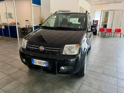 Usata Fiat Panda Climbing 60 CV (44 kW) 2010 Nero Utilitaria