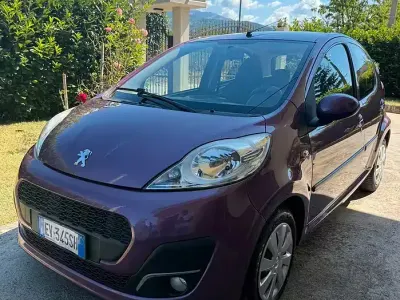 Usata Peugeot 107 68 CV (50 kW) 2014 Viola Utilitaria