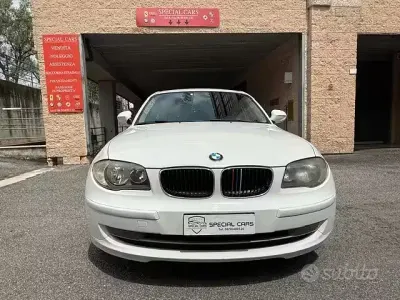 Usata BMW 118 143 CV (105 kW) 2010 Bianco Utilitaria