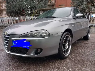 Usata Alfa Romeo 147 Distinctive 140 CV (102 kW) 2005 Grigio Utilitaria