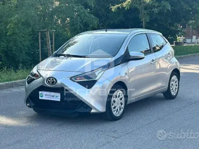 Usata Toyota Aygo Connect Style 72 CV (52 kW) 2020 Grigio Utilitaria