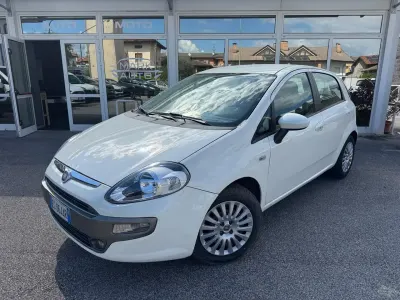 Usata Fiat Grande Punto Dynamic 75 CV (55 kW) 2010 Bianco Utilitaria