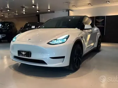 Usata Tesla Model Y RWD 88 kW (120 CV) 2024 Bianco SUV