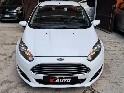 Usata Ford Fiesta 97 CV (71 kW) 2014 Bianco Utilitaria