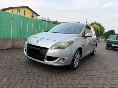 Usata Renault Scénic III Luxe 110 CV (80 kW) 2011 Argento Monovolume