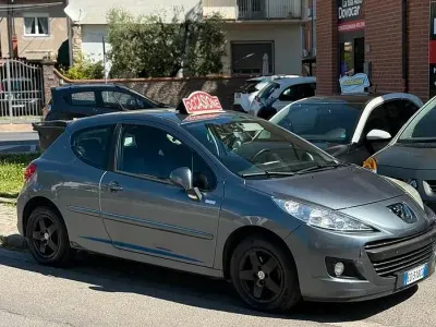 Usata Peugeot 207 Sport 68 CV (50 kW) 2010 Grigio Berlina