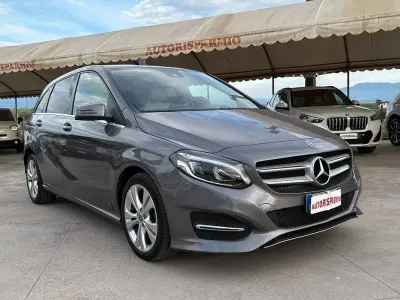 Käytetty Mercedes B180 109 HP (80 kW) 2018 Harmaa Tila-auto