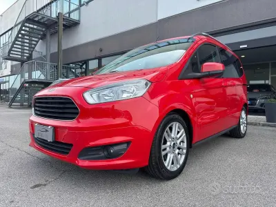 Usata Ford Tourneo Courier 101 CV (74 kW) 2016 Rosso Monovolume