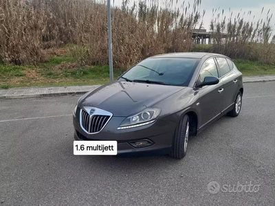 Usado Lancia Delta 120 CV (88 kW) 2011 Gris Utilitario