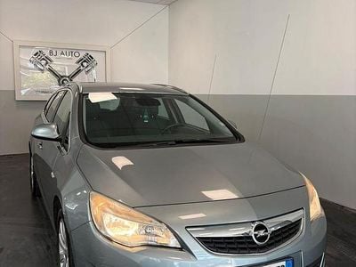 Usata Opel Astra Cosmo 125 CV (91 kW) 2012 Grigio Berlina