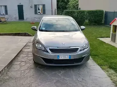 Usata Peugeot 308 Active 92 CV (67 kW) 2014 Grigio Berlina