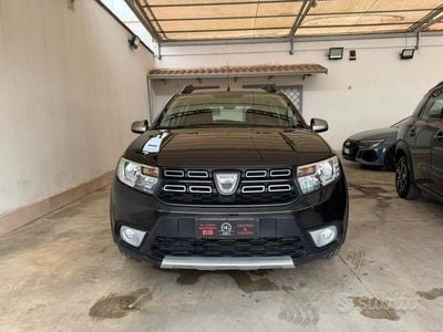 Gebraucht Dacia Sandero Stepway 75 PS (55 kW) 2017 Schwarz Kleinwagen