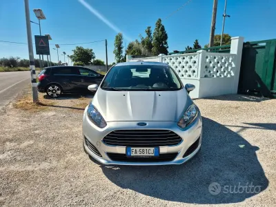 Second-hand Ford Fiesta 75 CP (55 kW) 2015 Gri Hatchback