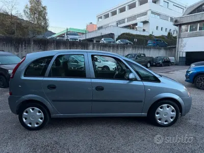 Usado Opel Meriva Enjoy 69 CV (50 kW) 2005 Gris Monovolumen